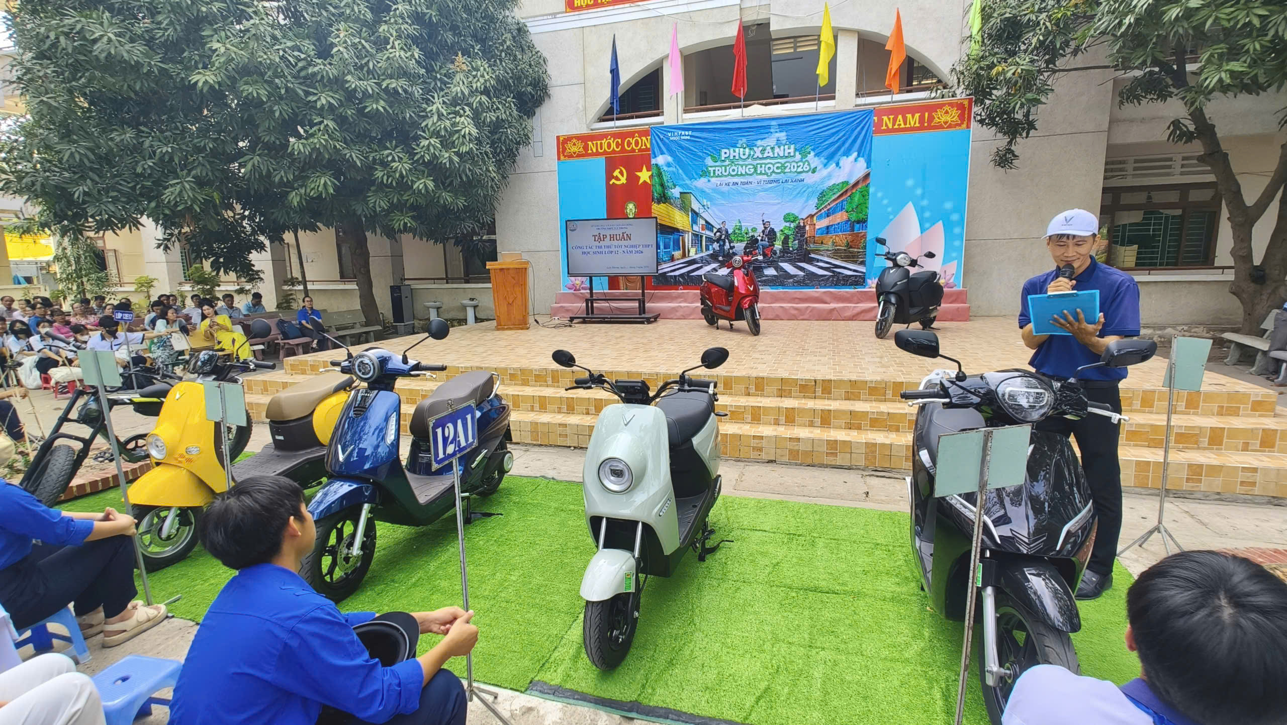 phu xanh truong hoc THPT Tuy Phong 08