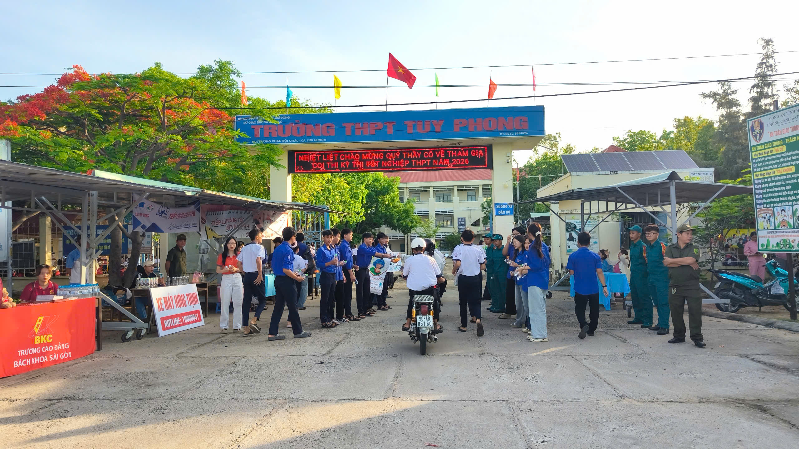tiep suc mua thi 2026 THPT Tuy Phong 11