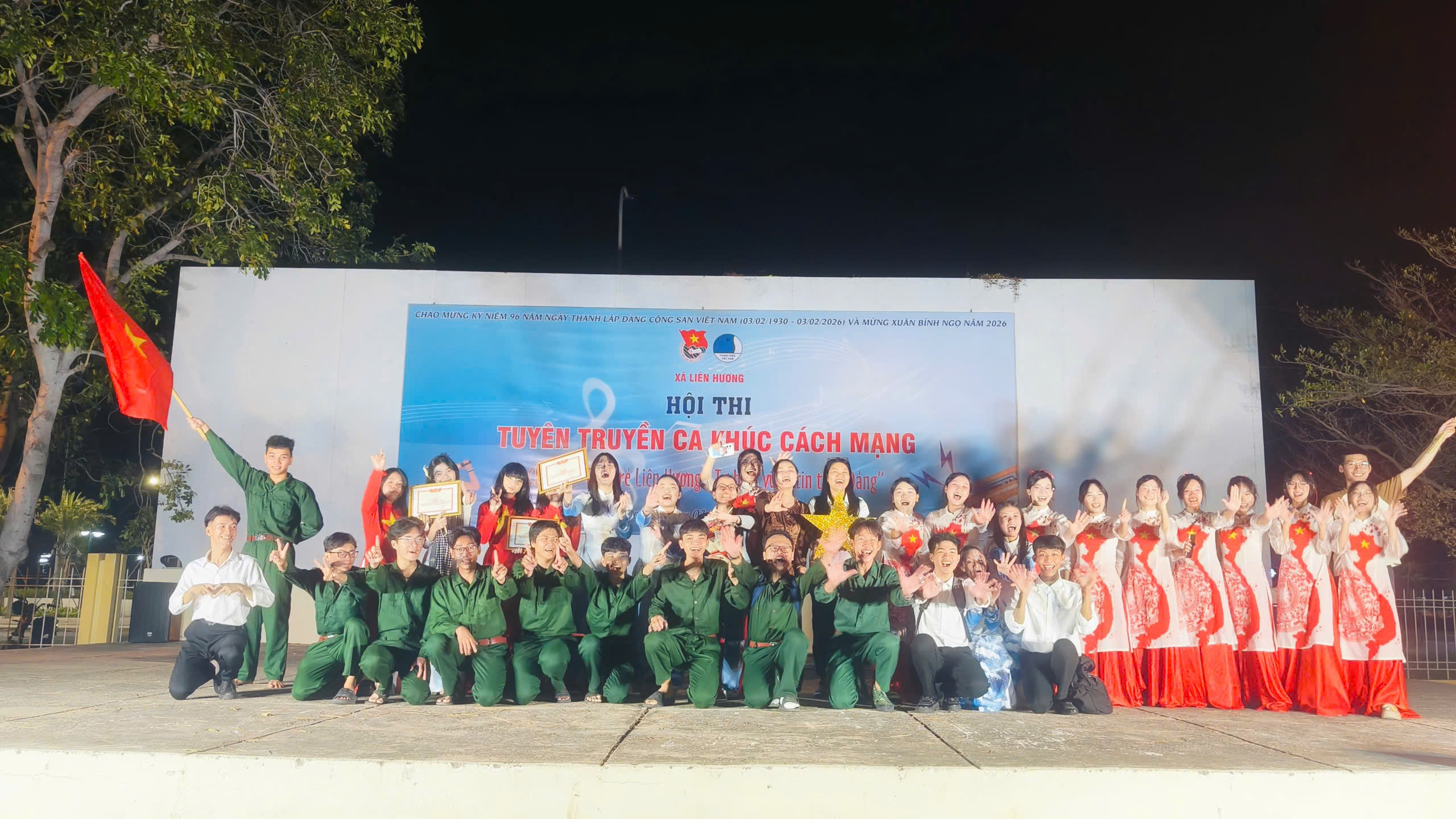 tuyen truyen ca khuc cach mang THPT Tuy Phong 09